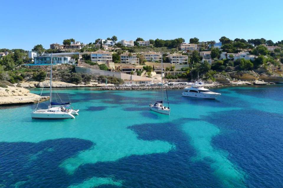 LAS 5 MEJORES CALAS EN MENORCA DE AGUA CRISTALINA