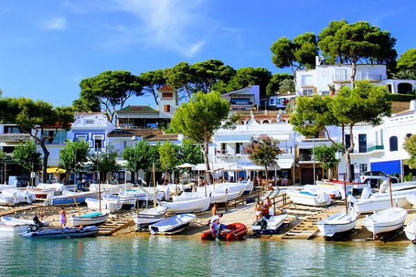 Navega por la costa de l’Estartit hacia les Islas Medes