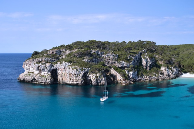 Descubre las MEJORES CALAS DE FORMENTERA navegando ⛵