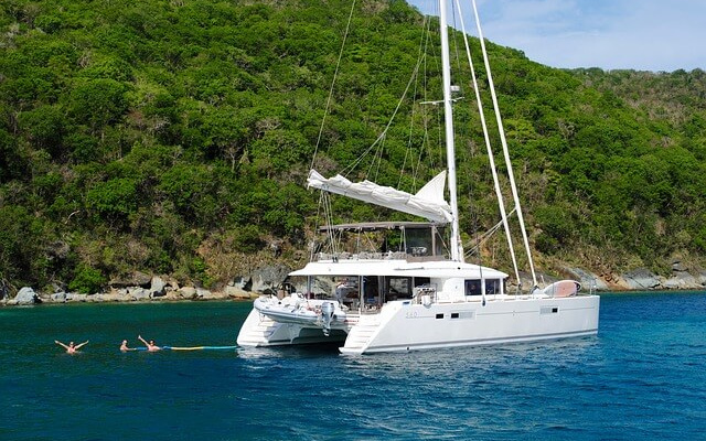 Navegar en Catamarán por la Bahía Pollensa