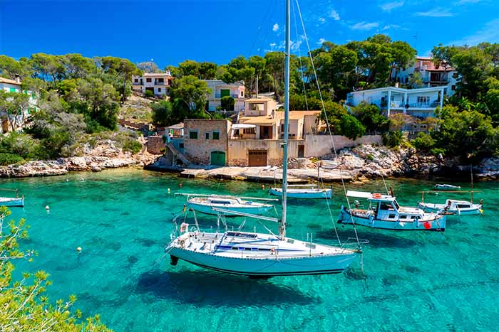 Would you like to hire a boat in Mallorca?