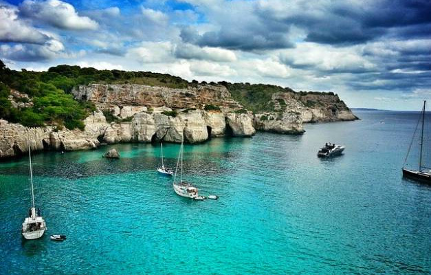 Ir en barco de Valencia a Menorca es posible